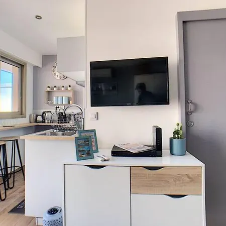 Juan Les Pins Centre - Neuf Avec Terrasse - 3 Mins Des Plages - Jazz Apartman Antibes