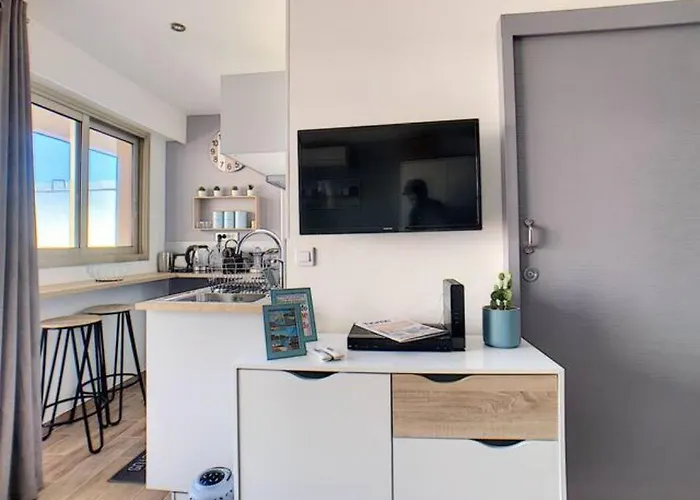 Juan Les Pins Centre - Neuf Avec Terrasse - 3 Mins Des Plages - Jazz Daire Antibes